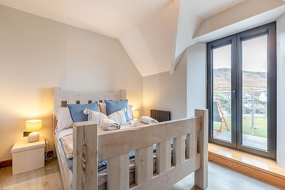 Combesgate View