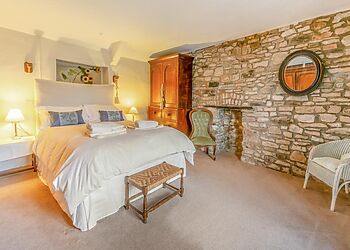 Boundstone Farmhouse