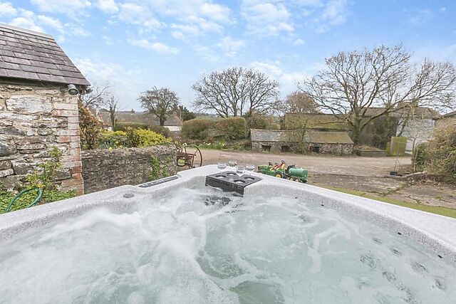 Boundstone Farmhouse