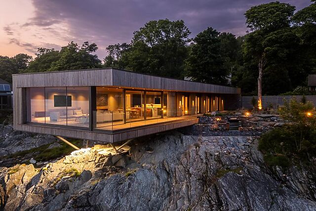 4-Bedroom Hot Tub Cottage in Cove