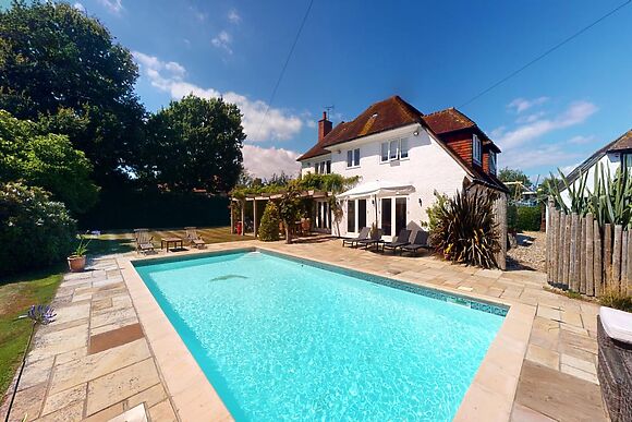 Large Detached House for 8 in Itchenor - photo 2 of 15