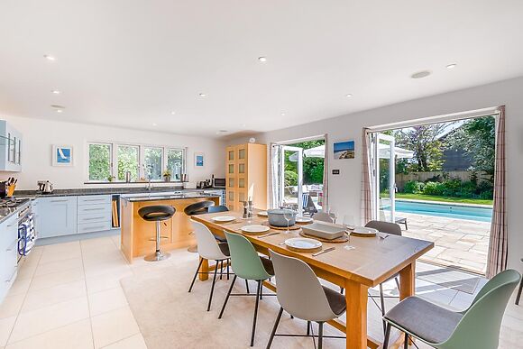 Large Detached House for 8 in Itchenor - photo 3 of 15