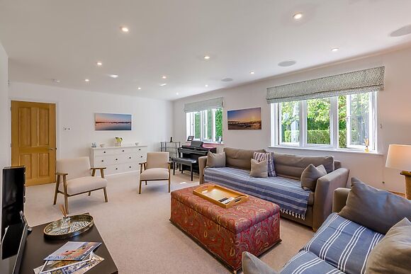 Large Detached House for 8 in Itchenor - photo 10 of 15