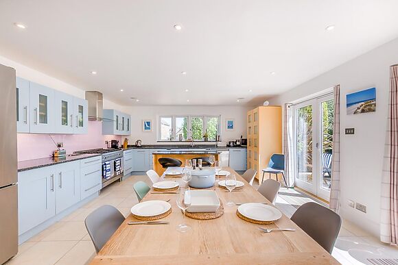 Large Detached House for 8 in Itchenor - photo 12 of 15