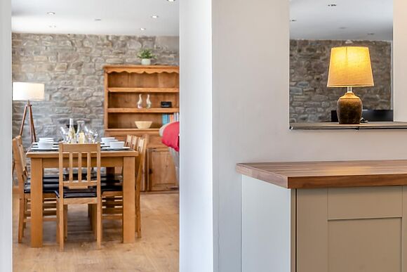 The Coach House Y Ty Coets