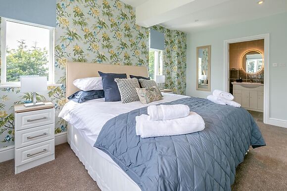 Crossbury House