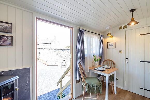 Plas Uchaf Farm Shepherds Hut