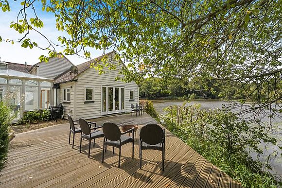 The Lake House At Crafted