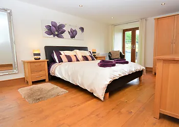 Ground floor bedroom with direct access to the garden
