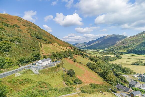 Pen Y Garreg Y Cwrt