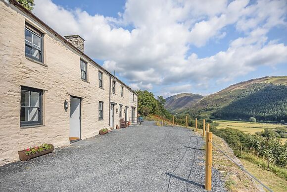 Pen Y Garreg Y Cwrt