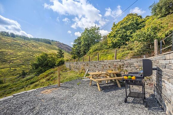 Pen Y Garreg Y Cwrt