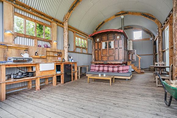 Mari The Vintage Caravan