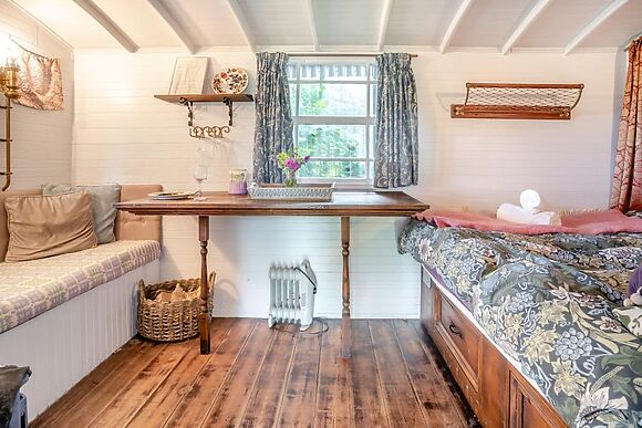 Mari The Vintage Caravan