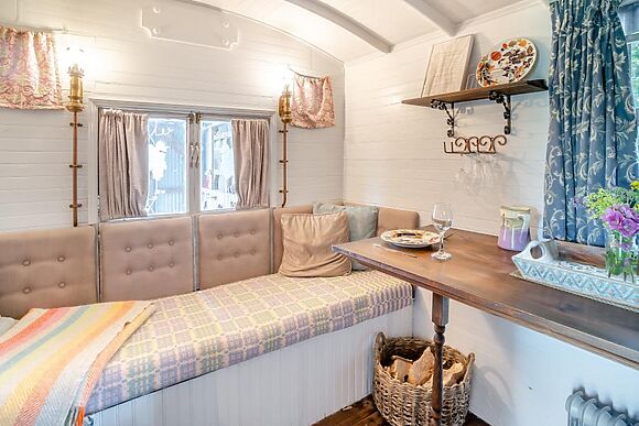 Mari The Vintage Caravan