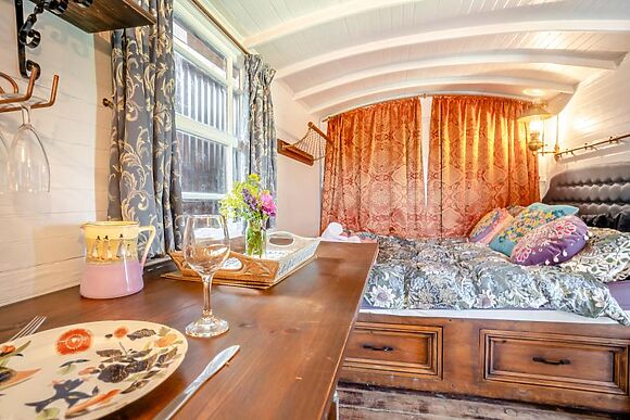 Mari The Vintage Caravan