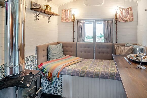 Mari The Vintage Caravan