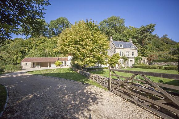 Fortnight Farm Manor