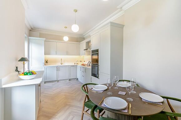 The Pavilion Suite 4