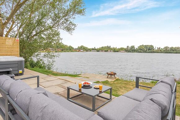 3 Lakeside Hideaway