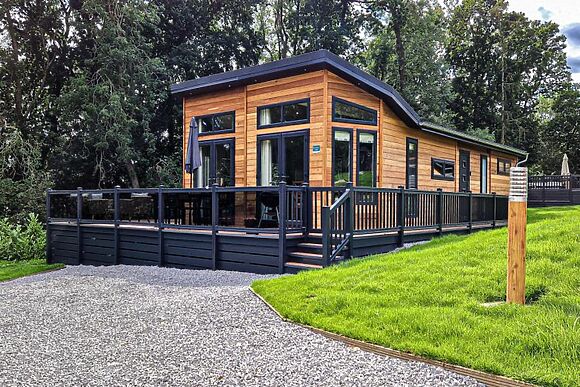 Hollythorn Lodge