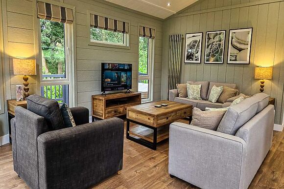 Hollythorn Lodge
