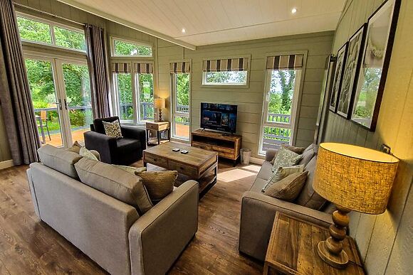 Hollythorn Lodge