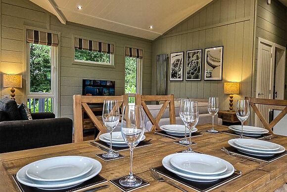 Hollythorn Lodge