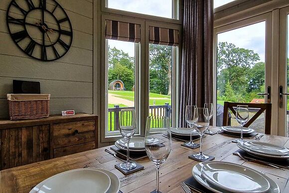 Hollythorn Lodge