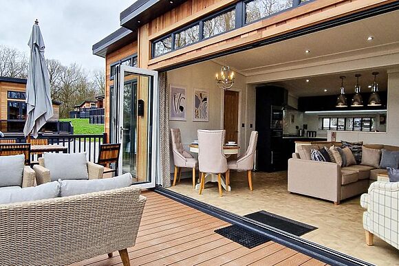 Blackthorn Lodge