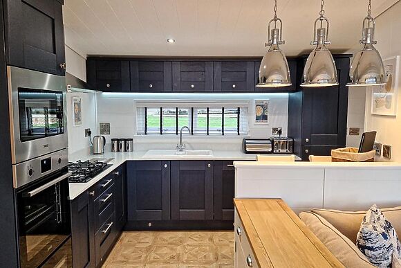 Blackthorn Lodge