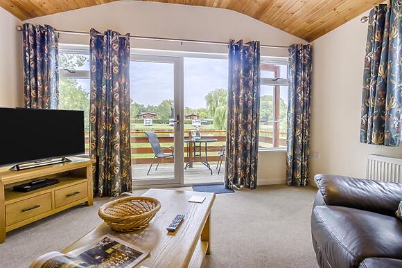 Oak Lodge 2