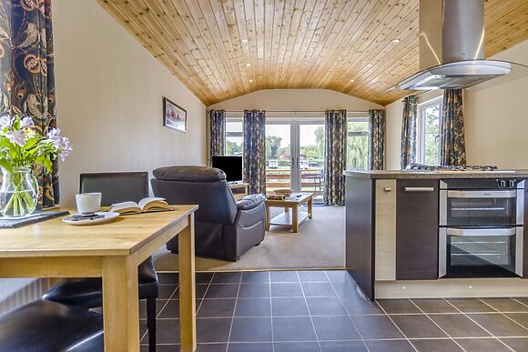 Oak Lodge 2