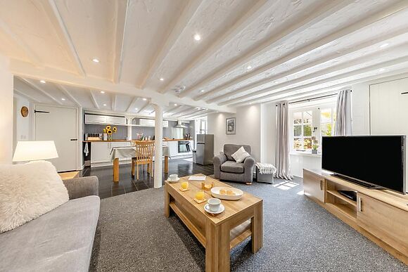 Y Cwtsh Capel Bangor