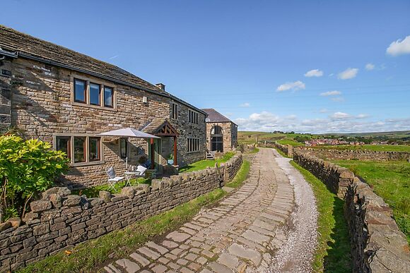 Converted Barn for 8 in Rochdale - photo 2 of 15