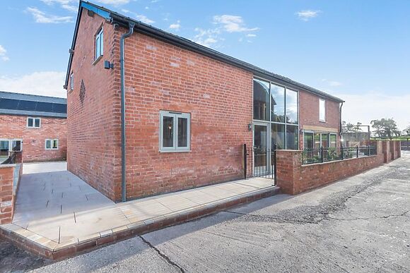Rowlesford Farm Barns The Parlour