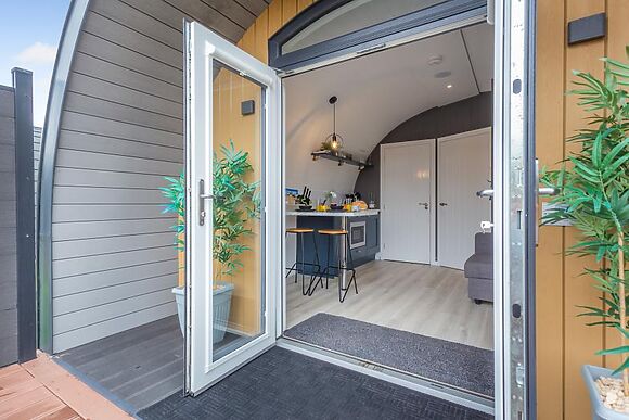 Hot Tub Hideaway 2