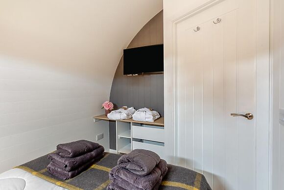 Hot Tub Hideaway 2