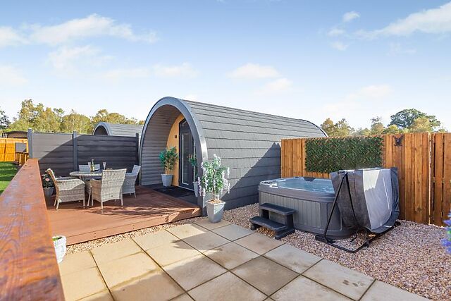 Hot Tub Hideaway 2