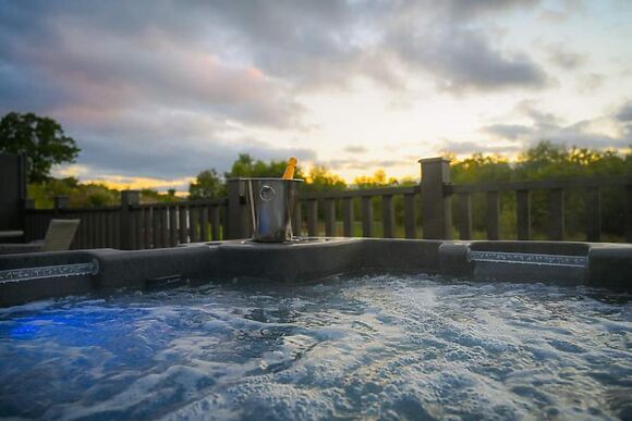 Hot Tub Hideaway 3