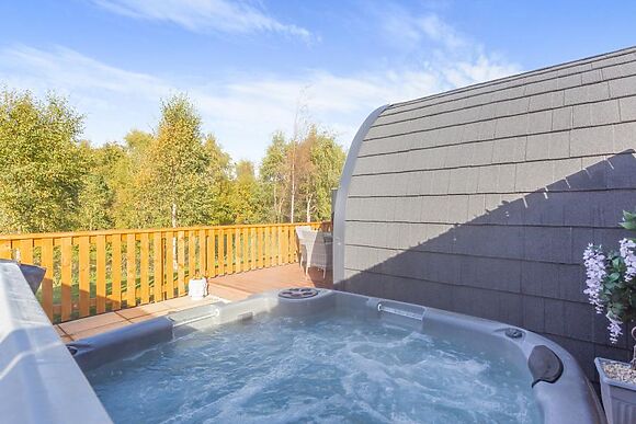 Hot Tub Hideaway 4