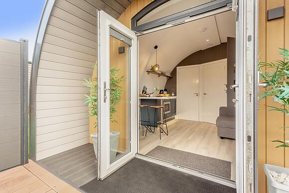 Hot Tub Hideaway 4