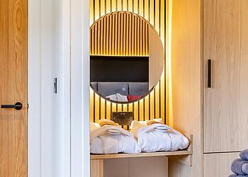 Premium Hot Tub Hideaway 6