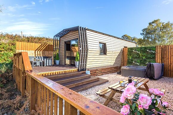 Premium Hot Tub Hideaway 6