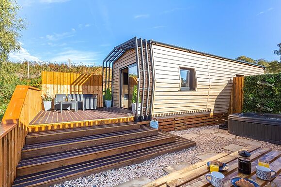 Premium Hot Tub Hideaway 6