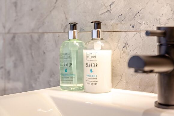 Premium Hot Tub Hideaway 6