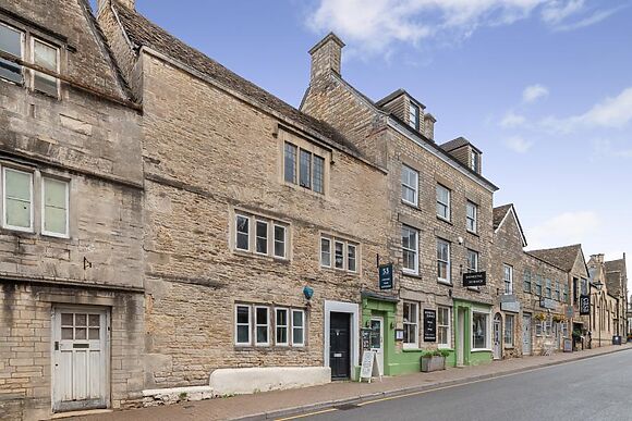 The Cotswold Wellhouse