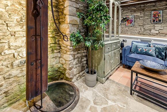 The Cotswold Wellhouse