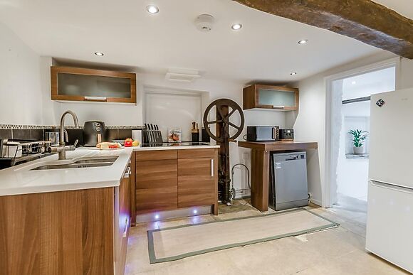 The Cotswold Wellhouse