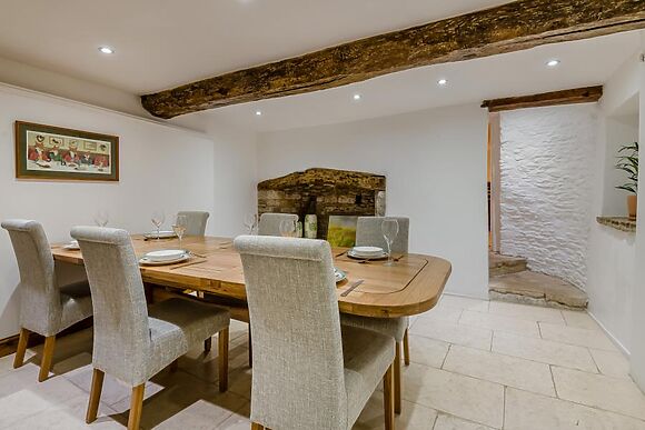 The Cotswold Wellhouse